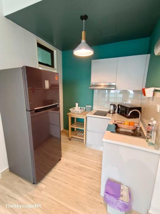 Apartemen 【hot!】 Jb Muji White Theme - Space & Comfy Johor Bahru